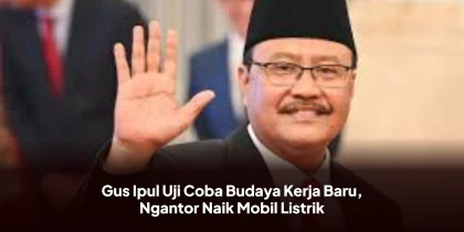 Gus Ipul Uji Coba Budaya Kerja Baru, Ngantor Naik Mobil Listrik
