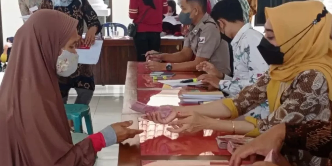 BLT Kesra Rp900 Sudah Dicairkan Di Beberapa Daerah, Cek Segera Nama Kamu!