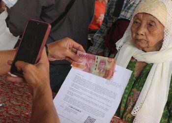 Apakah Orang Tua Anda Dapat Bansos Lansia? Cek di Sini!