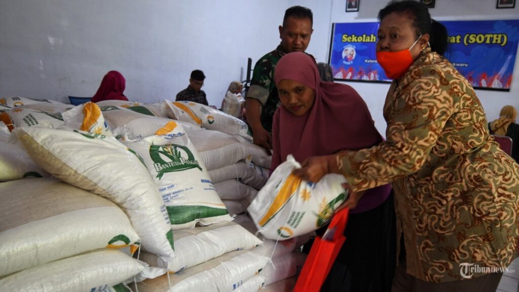 Bansos Beras Diteruskan, Ratusan Ribu Ton Disiapkan untuk Keluarga Penerima