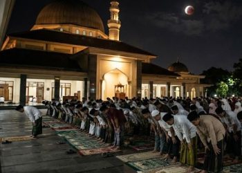 Lengkap! Cara Sholat Gerhana Bulan 3 Maret 2026 Beserta Bacaan Niatnya