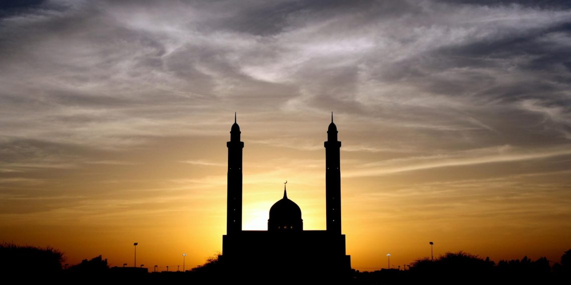 Kapan Datangnya Lailatul Qadar? Ini Penjelasan 3 Hadits Rasulullah SAW